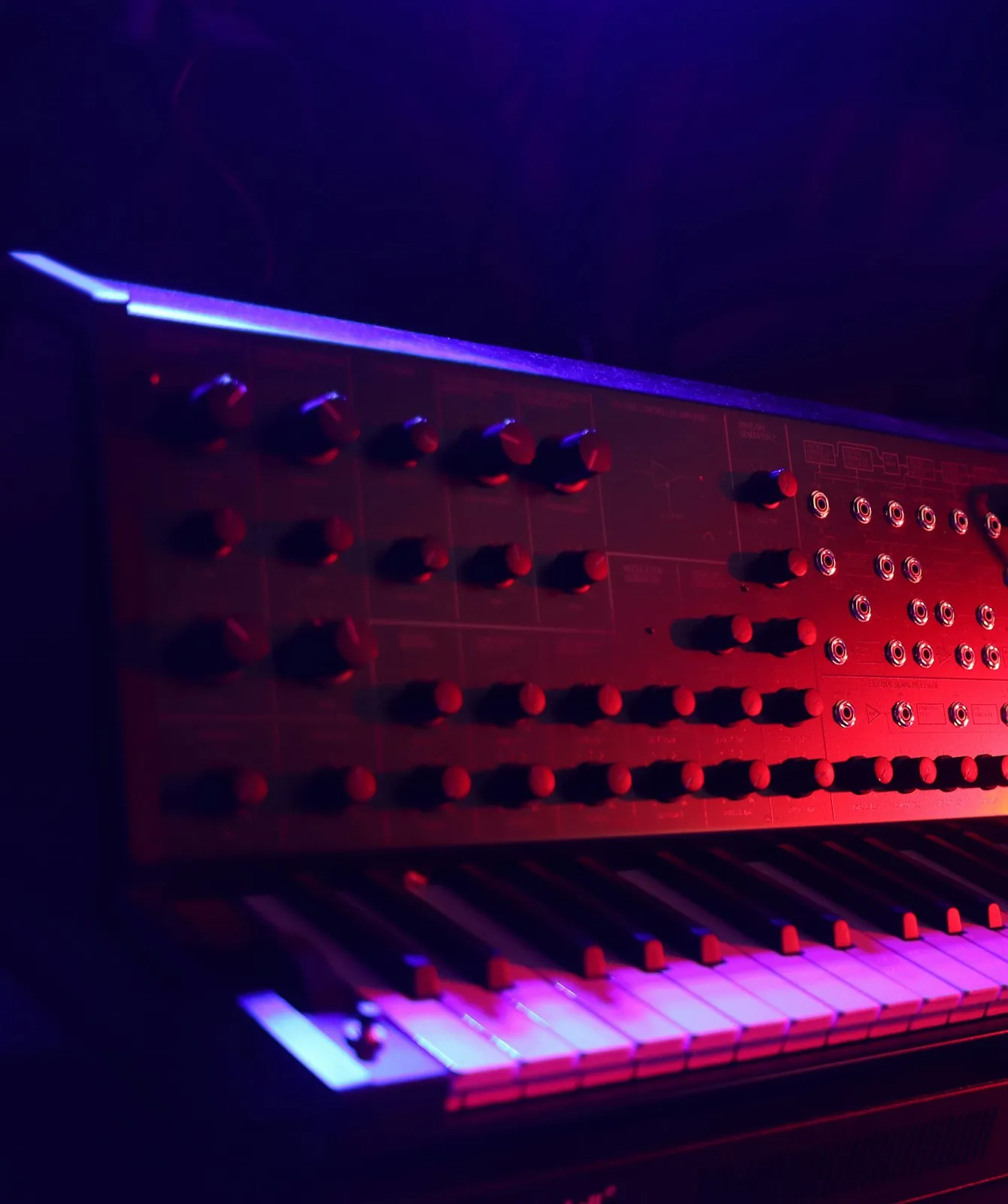 Synthesizer and keyboard in a music studio